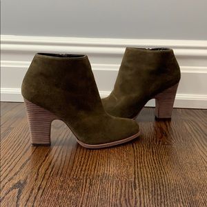 Stuart Weissman size 8 ankle boots